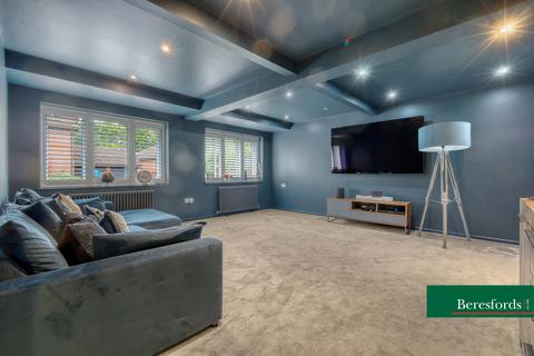 8 Halstead Way, Hutton, Brentwood, CM13 1YQ