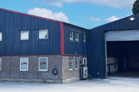 Industrial development to rent, 732 London Rd Grays RM20 3NL