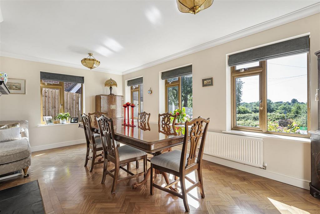Dining Room Photo 2