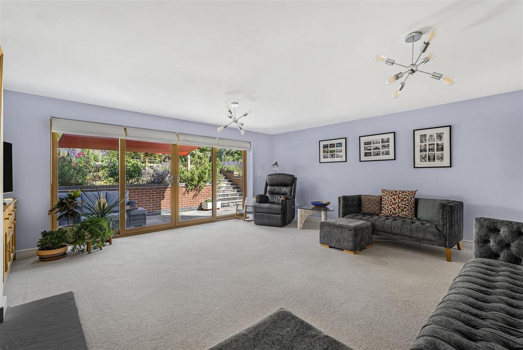 Sitting Room Photo 2