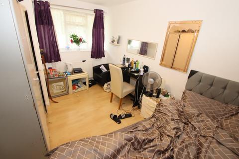 2 bedroom maisonette for sale, West Close, London N9