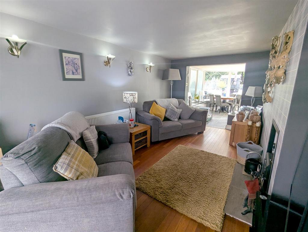 Living Room 4.jpg