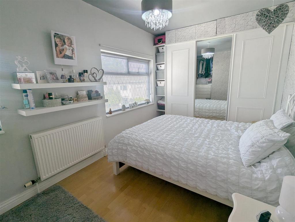 Bedroom 1.jpg