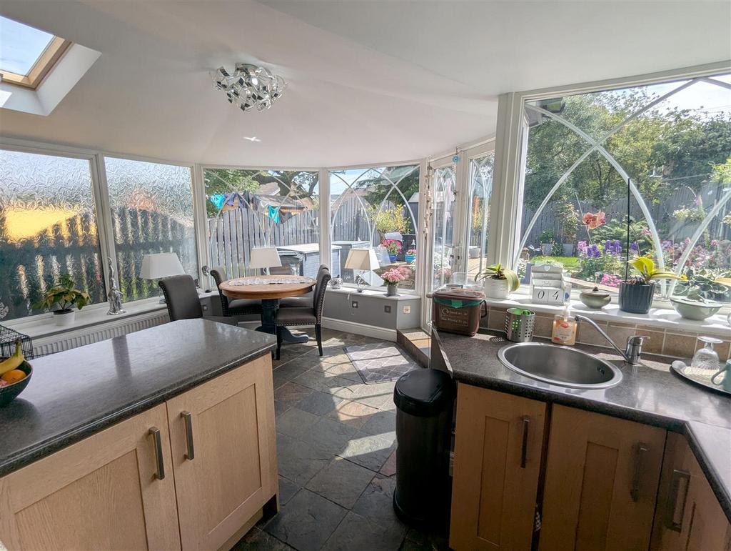 Kitchen Diner 4.jpg