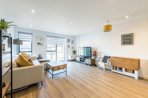 1 bedroom flat for sale, Syresham Gardens, The Gatehouse, RH16