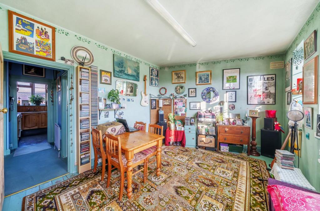 Bedroom 1a.jpg