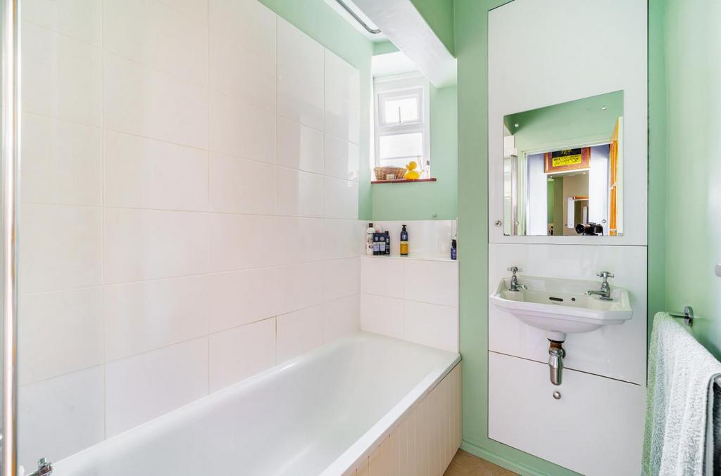 Bathroom2.jpg