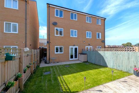 4 bedroom semi-detached house for sale, Fagley Rise, Eccleshill, Bradford
