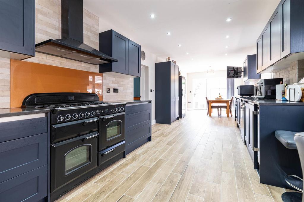 Kitchen 2 .jpg