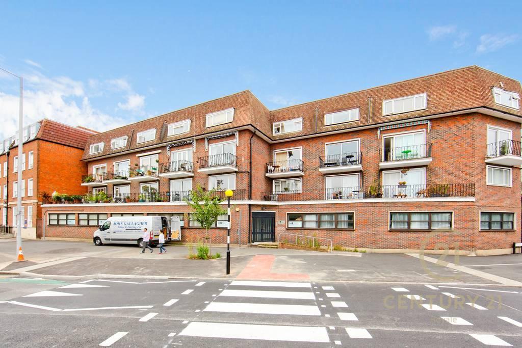 High Street, KINGSTON UPON THAMES KT1 1 bed in a house share to rent ...