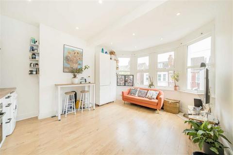 2 bedroom flat for sale, Ash Grove, London NW2