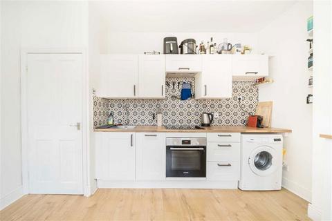 2 bedroom flat for sale, Ash Grove, London NW2
