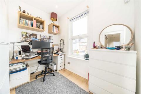 2 bedroom flat for sale, Ash Grove, London NW2