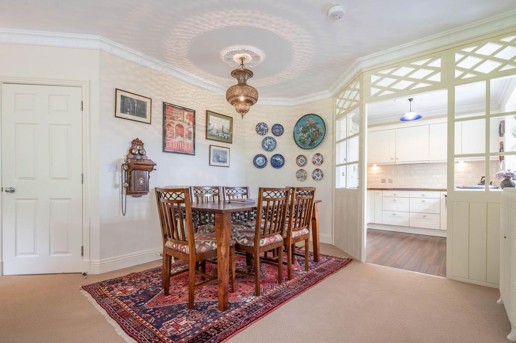 Sitting dining room