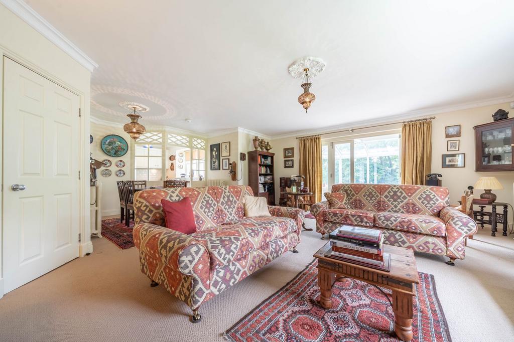 Sitting dining room