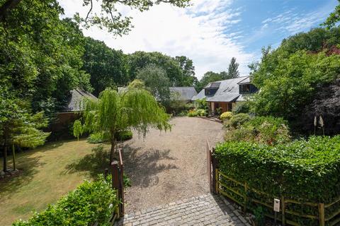 4 bedroom detached house for sale, Willow Road, Whitstable