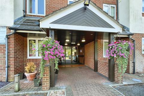 1 bedroom flat for sale, Lower High Street, Watford WD17