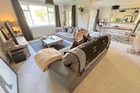 2 bedroom flat for sale, The Avenue, Branksome Park, Poole, BH13