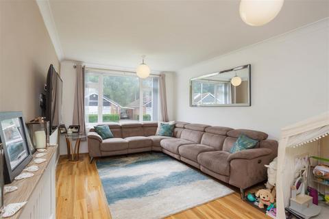 43 Barfield Crescent, Leeds, LS17 8RU