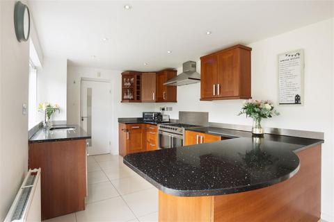43 Barfield Crescent, Leeds, LS17 8RU