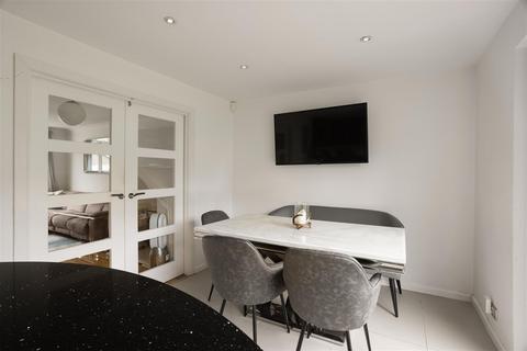 43 Barfield Crescent, Leeds, LS17 8RU