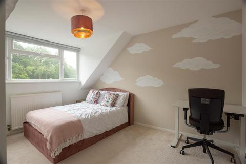 43 Barfield Crescent, Leeds, LS17 8RU