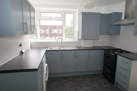 2 bedroom flat to rent, Longbridge Road, Barking