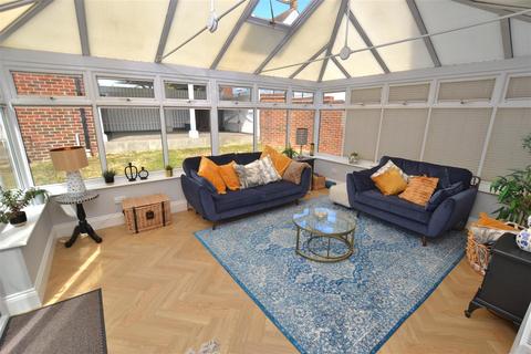 10 Webb Close, Springfield, Chelmsford, CM2 6GQ