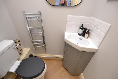 10 Webb Close, Springfield, Chelmsford, CM2 6GQ