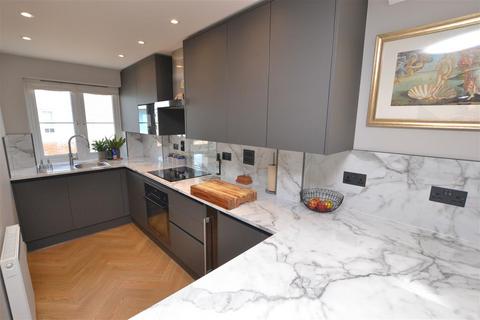 10 Webb Close, Springfield, Chelmsford, CM2 6GQ