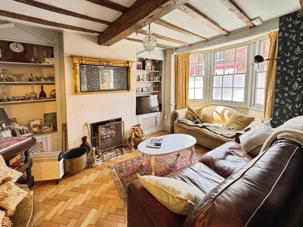 Living Room.jpg