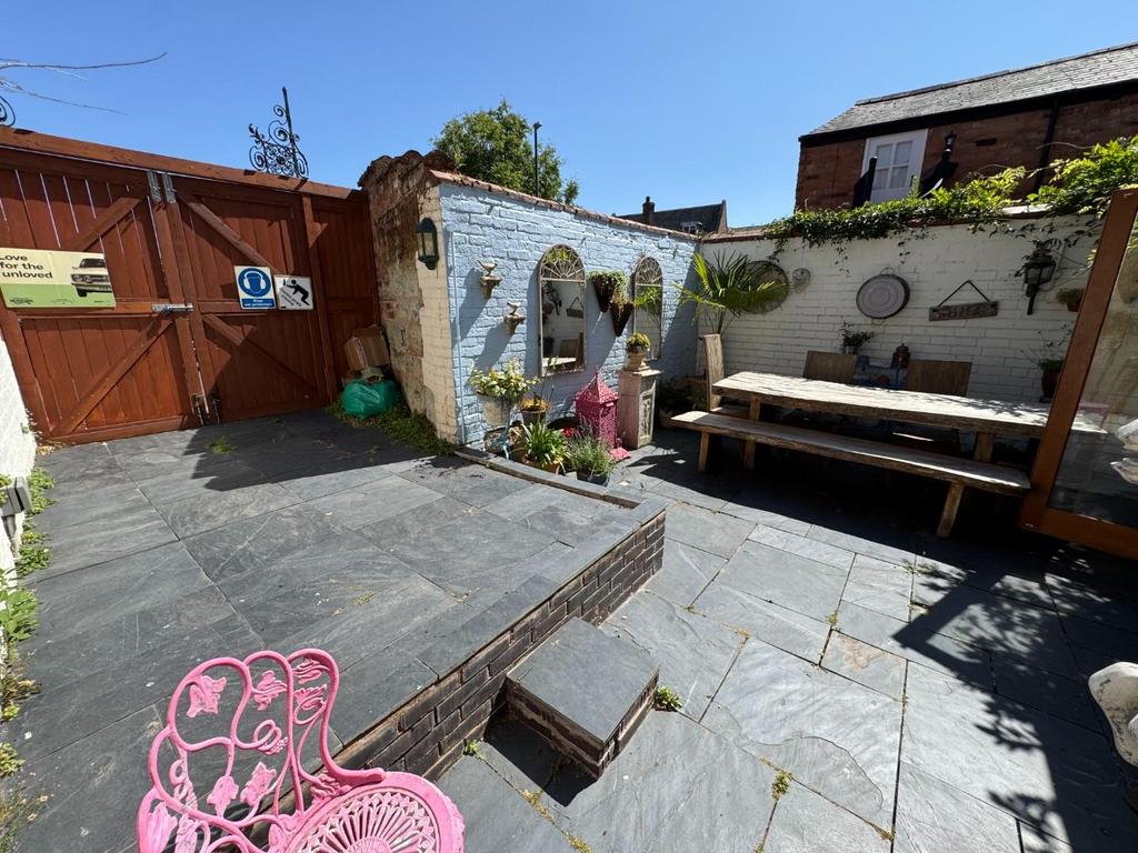 Garden and Parking.jpg