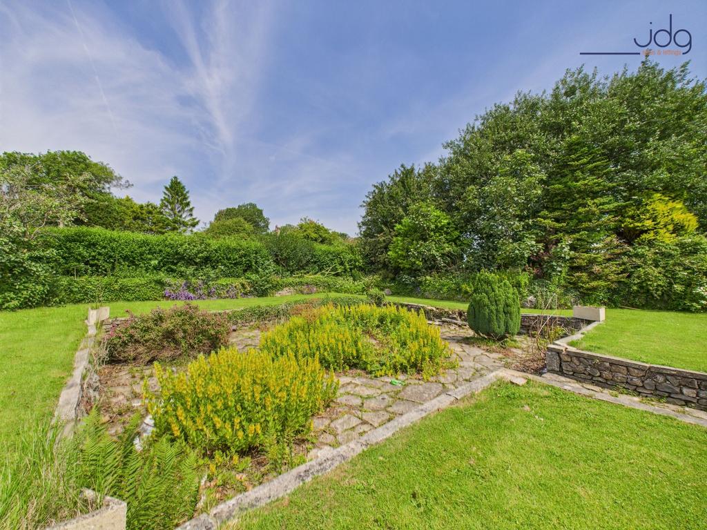 Spacious green gardens