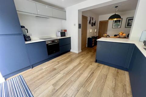 84 Ashstead Road, Sale, M33 3PX