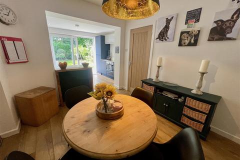 84 Ashstead Road, Sale, M33 3PX