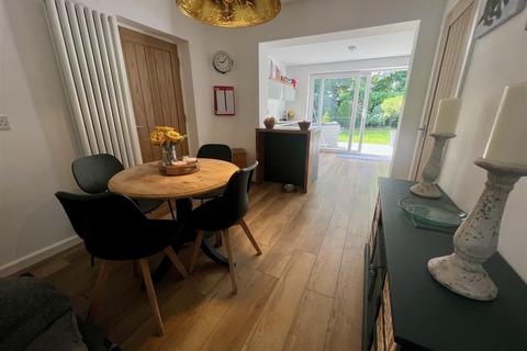 84 Ashstead Road, Sale, M33 3PX