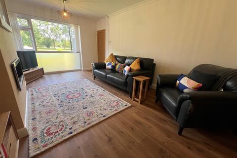 84 Ashstead Road, Sale, M33 3PX