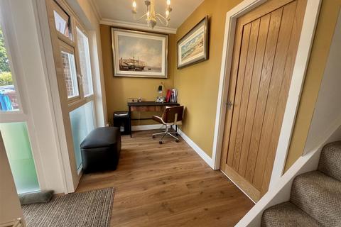 84 Ashstead Road, Sale, M33 3PX