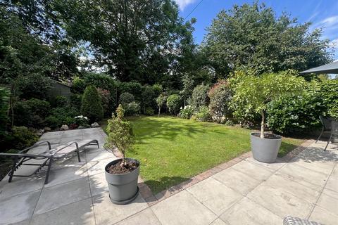 84 Ashstead Road, Sale, M33 3PX