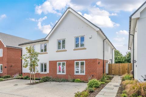 4 bedroom semi-detached house for sale, Stream Side Gardens, Pagham