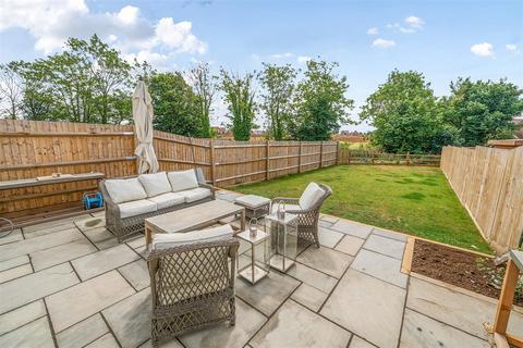 4 bedroom semi-detached house for sale, Stream Side Gardens, Pagham