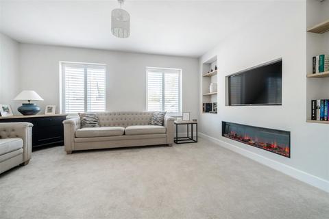 4 bedroom semi-detached house for sale, Stream Side Gardens, Pagham