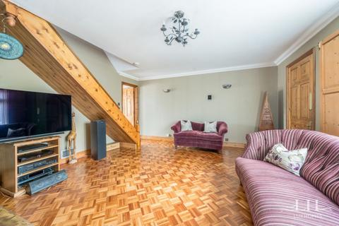 3 bedroom semi-detached house for sale, Sarre Avenue, Hornchurch
