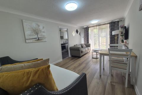 1 bedroom flat for sale, Weydon Lane, Farnham, Surrey, GU9