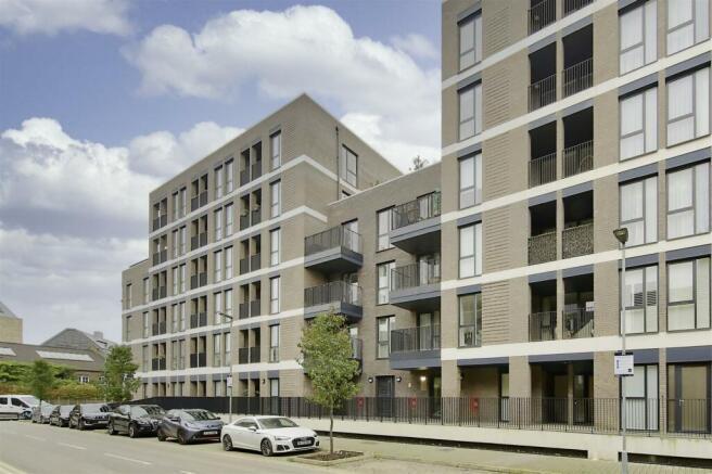 Earlsfield SW18 4 SB.jpeg