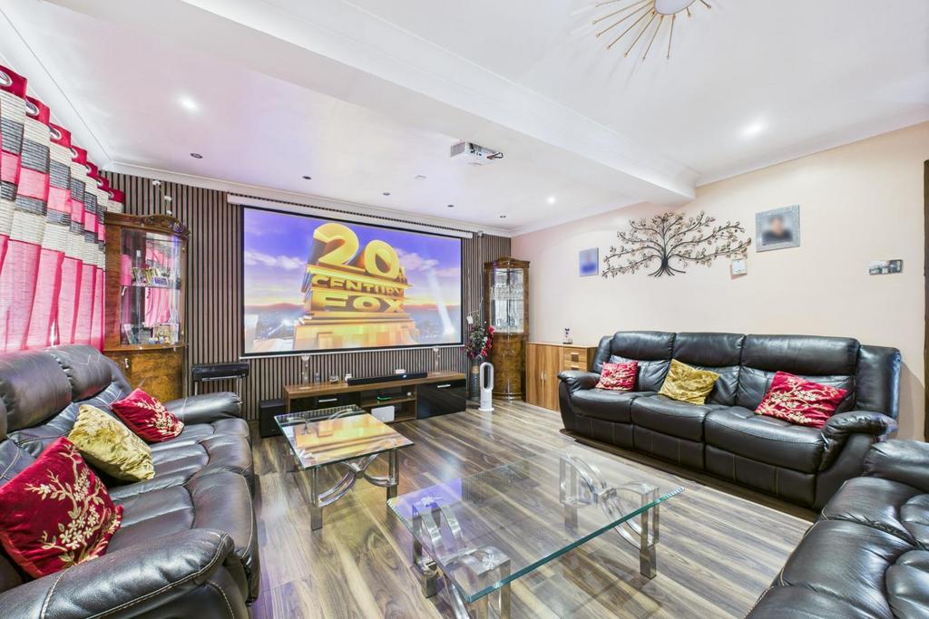 Living / Cinema Room
