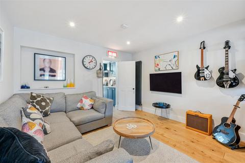 32 Middle Lane, Epsom, KT17 1DP