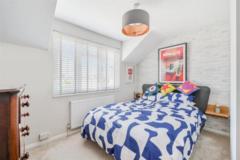 32 Middle Lane, Epsom, KT17 1DP