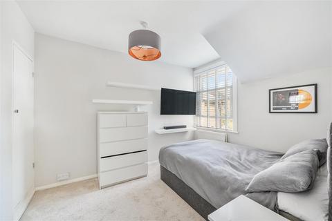 32 Middle Lane, Epsom, KT17 1DP