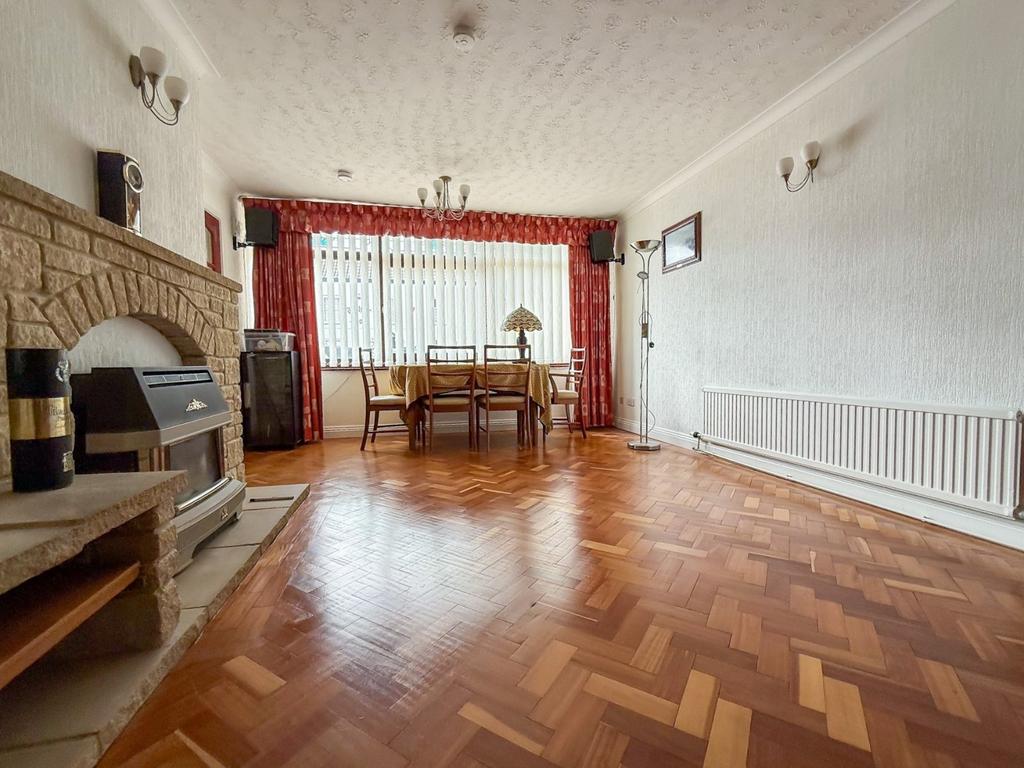 Lounge-Dining Room